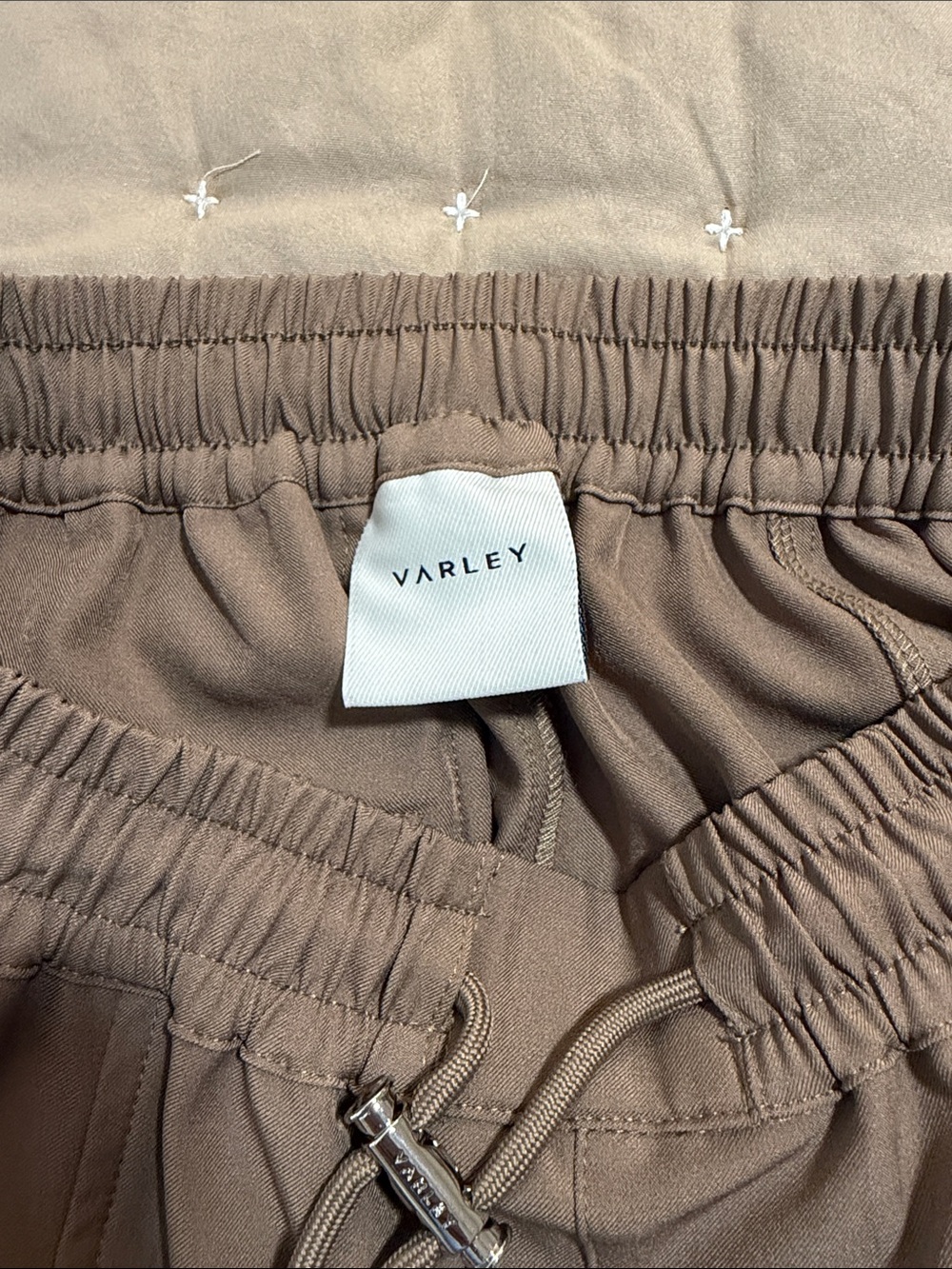 NWT Varley Esmond Mid Rise Short XS - Picture 6 of 7
